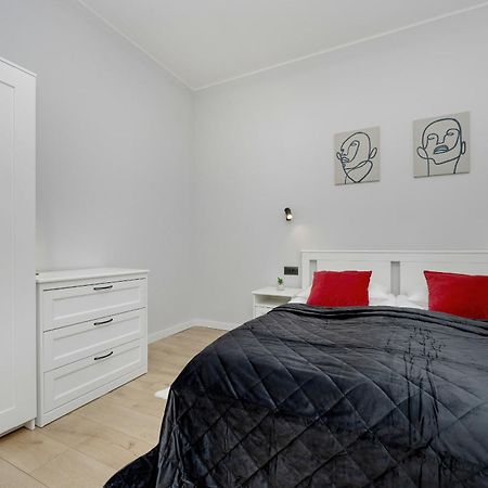 Exclusive Grey And Red Apartment In Warsaw Center By Noclegi Renters Экстерьер фото
