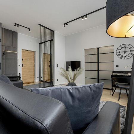 Exclusive Grey And Red Apartment In Warsaw Center By Noclegi Renters Экстерьер фото